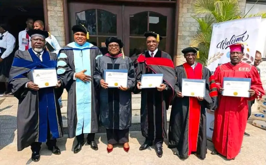 Students or graduates from an international cohort